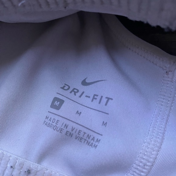 worn size medium white nike sports bra mid compression - Picture 2 of 3